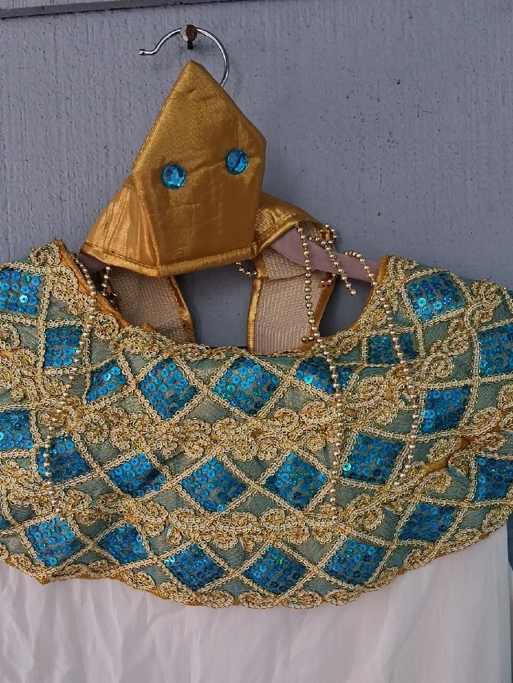 Spirit Cleopatra Costume - Picture 5 of 9